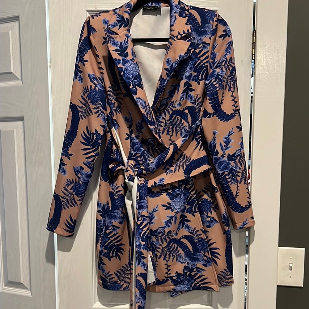 PrettyLittleThing Blue and Tan Floral Mini Dress
